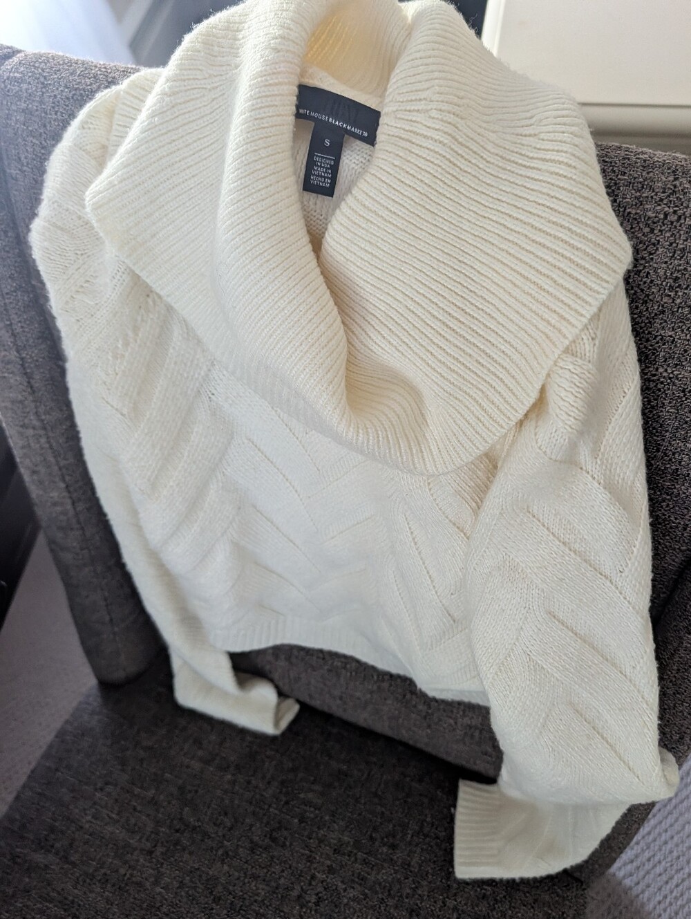 White House Black Market Cream Cropped Sweater
